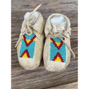 Vintage 1960s Native American Infant Beaded Moccasin Buck Skin